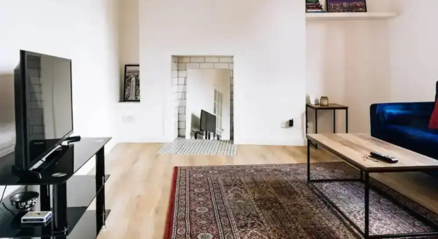 Peaceful 2 Bedroom Apartment in Prestonfield With Arthurs Seat Views, Забронировать Апартаменты/квартира Престонфилд Эдинбург, рядом с John McIntyre Conference Centre