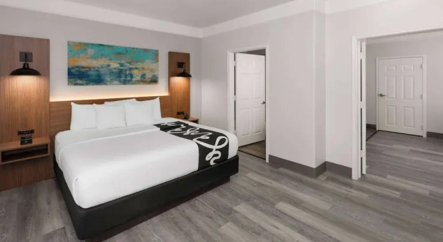 Люкс c 1 комнатой La Quinta Inn & Suites by Wyndham Angleton