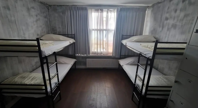 Четырёхместный номер Standard Amigo Budget Hotel