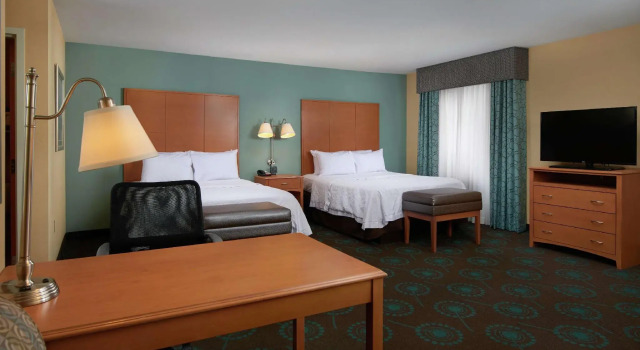 Четырёхместный люкс Hampton Inn & Suites Canton