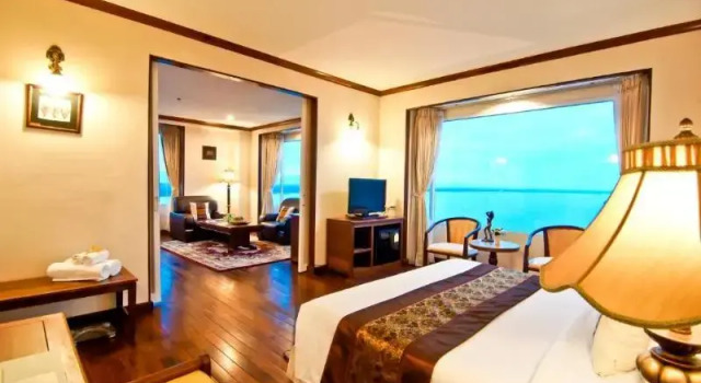 Одноместный номер Standard с балконом Champasak Grand Hotel