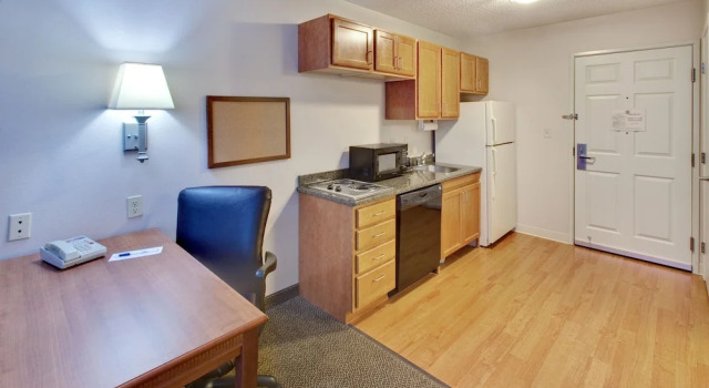 Люкс Candlewood Suites Rockford by IHG