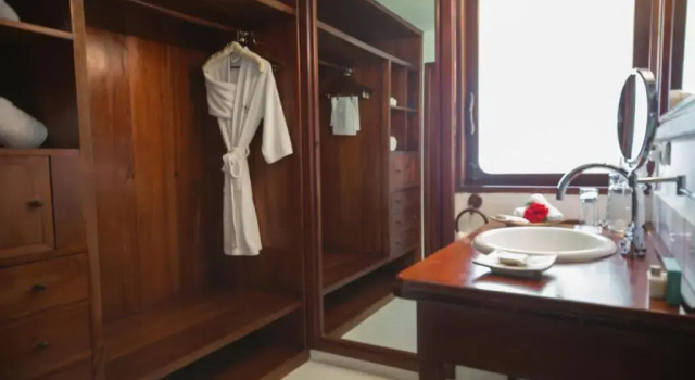 Четырёхместный номер Deluxe Royal Palm Galapagos, Curio Collection Hotel by Hilton