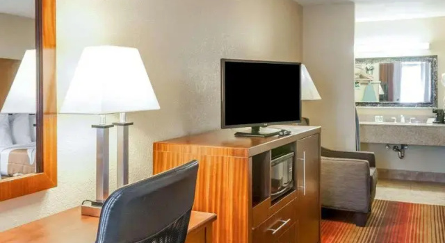Четырёхместный номер Standard Quality Inn & Suites Albuquerque West
