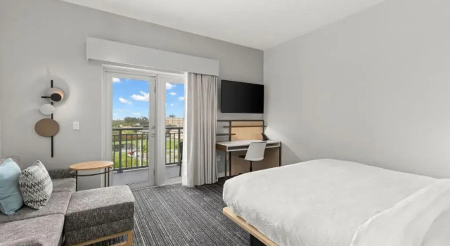 Двухместная студия с балконом TownePlace Suites Cape Canaveral Cocoa Beach