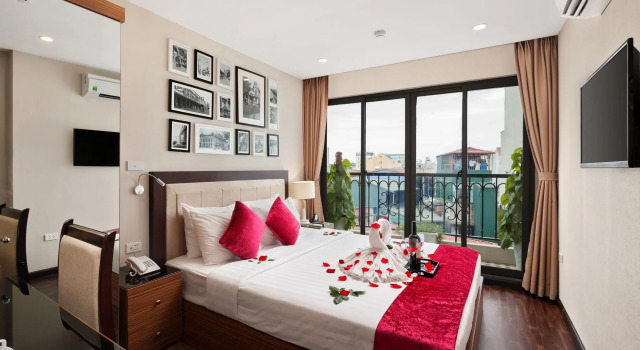 Golden Moon Suite Hotel
