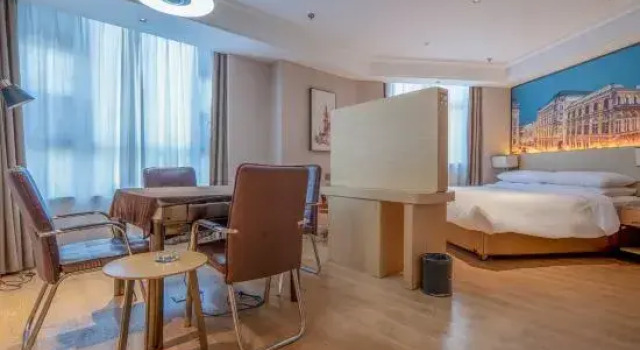 Люкс Vienna International Hotel (Nanchang West Railway Station Honggutan University Town)