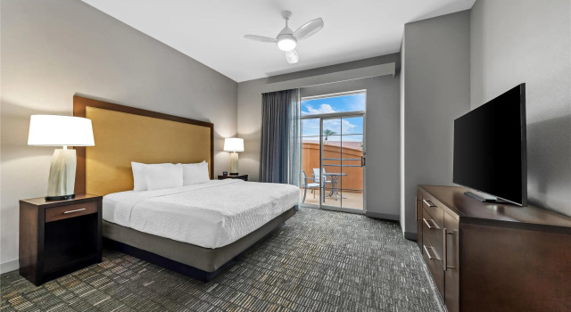 Люкс с балконом Homewood Suites by Hilton La Quinta