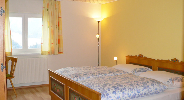 Elsa, Book Hotel Raggal 