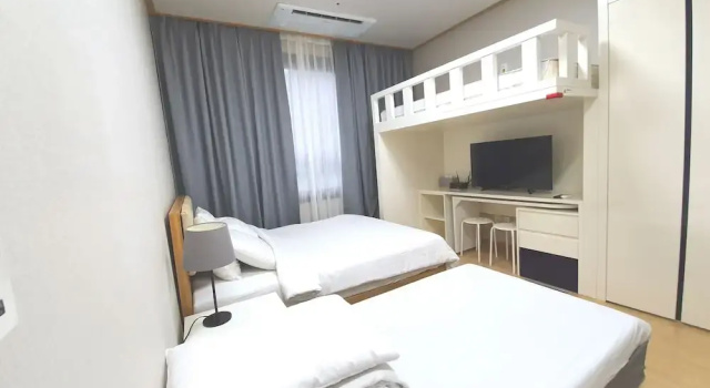 8 Holiday, Забронировать Отель Отели Коян 4 звезды, 4*