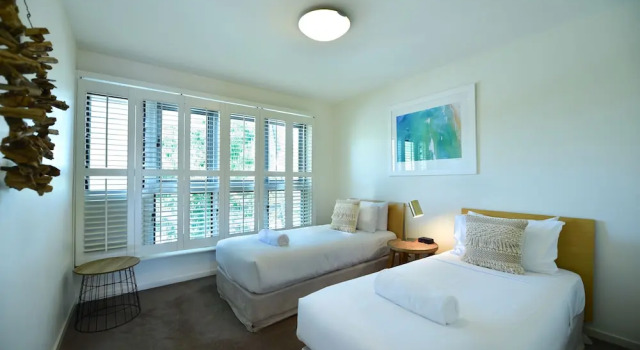 Номер Standard с 2 комнатами с балконом и с видом на бассейн East On Byron Bay Apartments