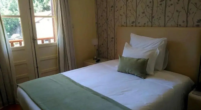 Одноместный номер Standard с балконом Adelaide Hotel