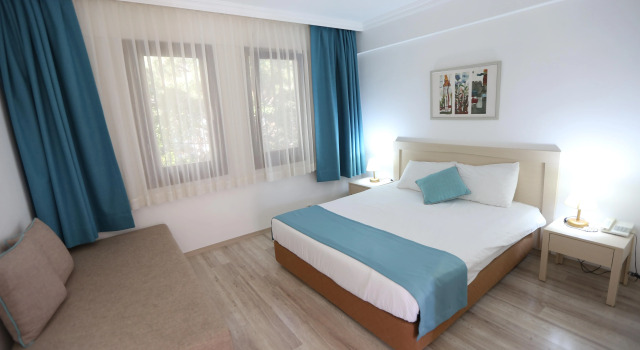 Izer Hotel Beach Club, Rezerwuj Hotel Hotele w Torba z parkingiem, Parking