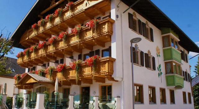 Hotel Goldene Rose, Забронировать Отель Монгуэльфо План-де-Коронес