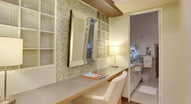 Двухместный люкс Desert Riviera Hotel