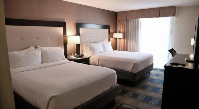 Четырёхместный номер Standard Spark By Hilton Akron Fairlawn