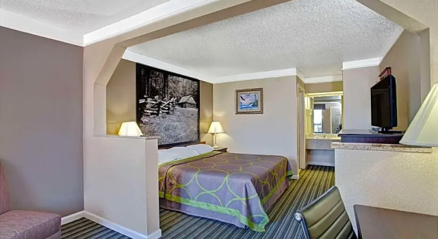 Люкс Super 8 by Wyndham Knoxville East