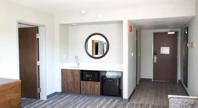 Люкс Hampton Inn Lead
