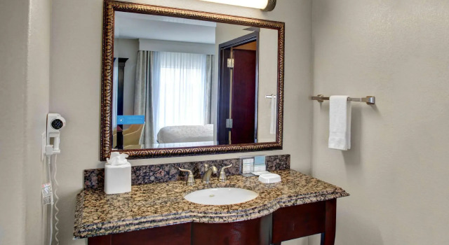 Двухместный люкс с балконом Hampton Inn & Suites Boerne