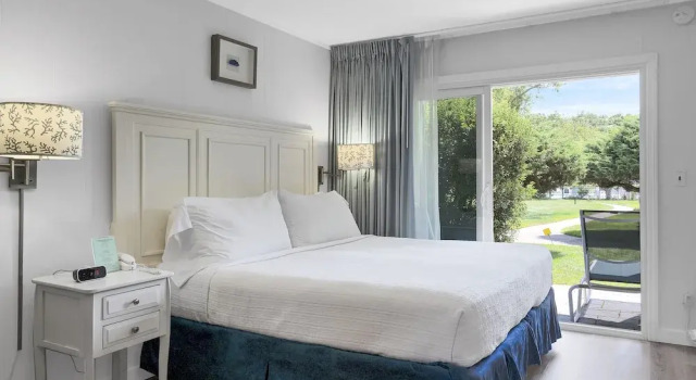 Студия East Hampton House Resort