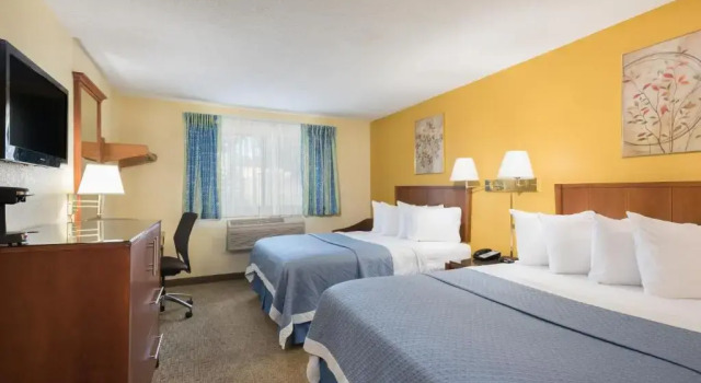 Четырёхместный номер Standard Days Inn Greenfield