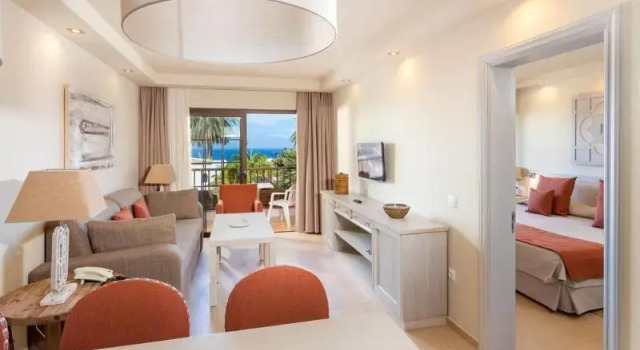 Апартаменты Apartamentos Ambassador