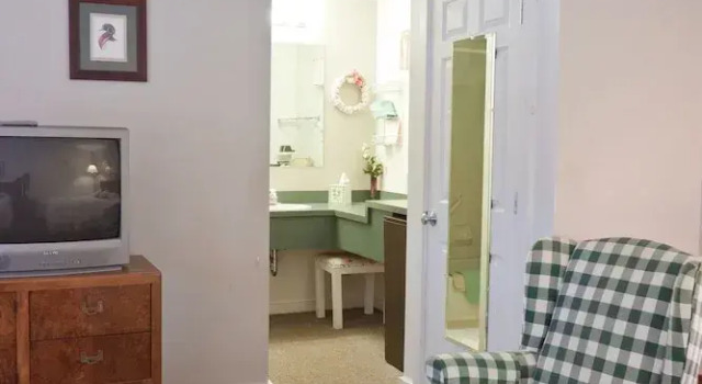 Четырёхместный номер Standard с балконом Mount Battie Inn