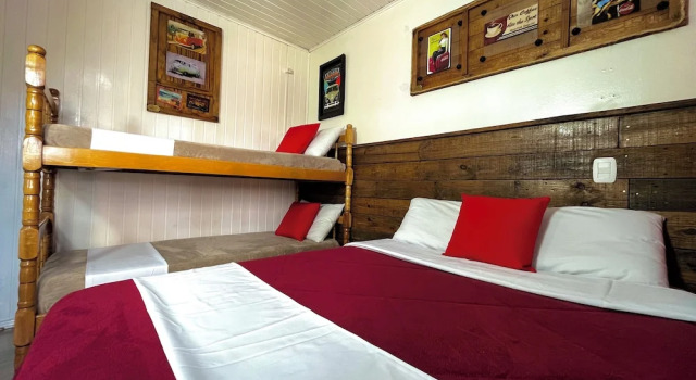 Четырёхместный семейный номер Standard Casa do Rogério Hostel