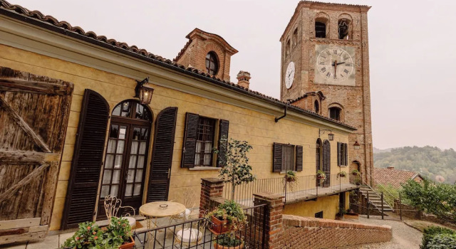 Коттедж Castello di Casalborgone - Luxury Castle