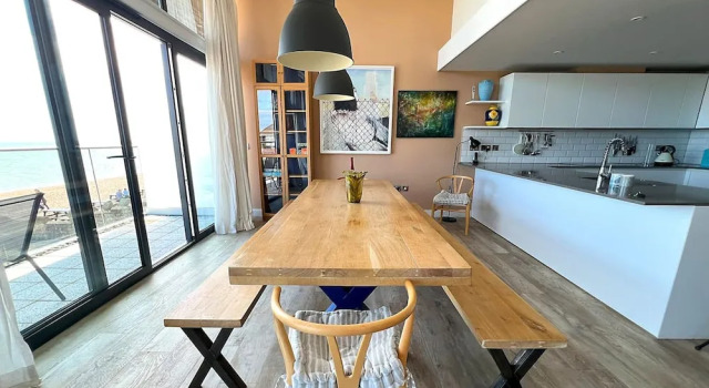 Beachfront Penthouse 4 Bedroom in Hythe, Varaa Huoneisto Asunnot kohteessa Merseyside, Huoneisto