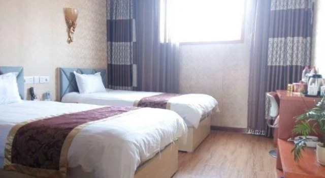 Yanling Hongtai Business Hotel