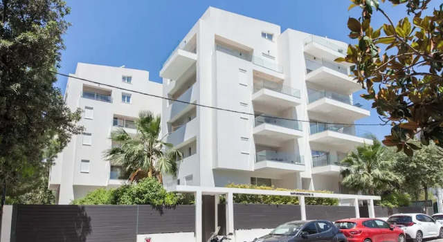 Marousi 2 Bd Luxury Living w Shared Pool, Забронировать Отель Маруси Афины, рядом с Маруси