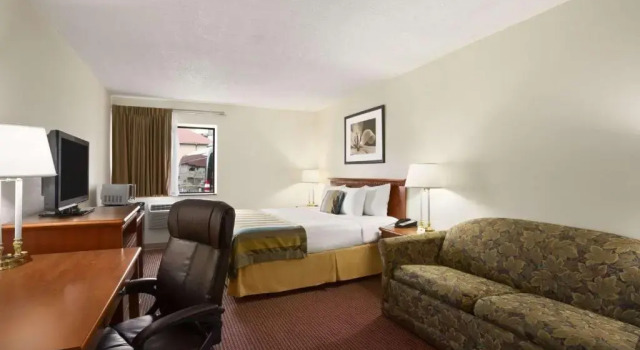 Номер Standard Days Inn by Wyndham Middletown