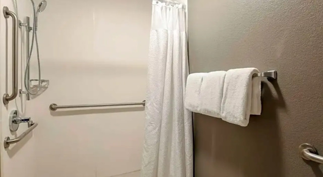 Двухместный номер Standard с балконом Courtyard by Marriott Monroe Airport