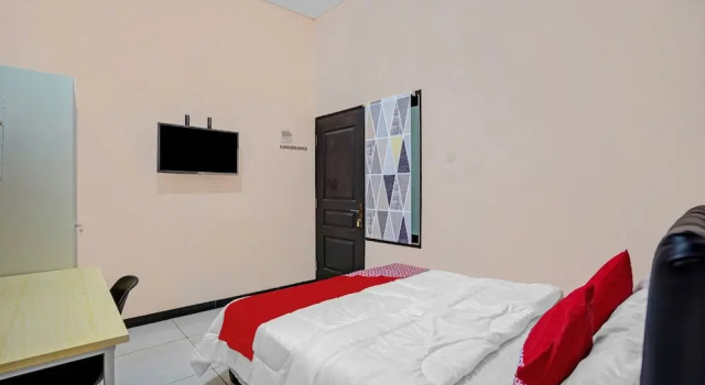 Standard Zimmer OYO Life 90649 Raja Residence Syariah