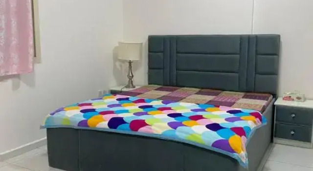 Sharjah Homestay not hotel Master Bedroom with attached private washroom in furnished 2 BHK flat, Забронировать Отель Аль-Махаз Шарджа, рядом с Пляж Аль Хан