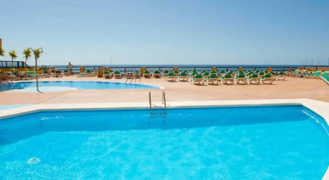 810 - Edif Aguamarina - Vacation Rental Home in the coast line of Golf del Sur, Забронировать Отель Отели Сан-Мигель-де-Абона с парковкой, рядом с Playa Amarilla, Парковка