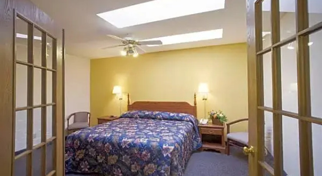 Люкс Standard AmericInn by Wyndham Lake Mills