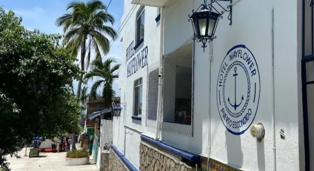 Hotel & Hostal Mayflower