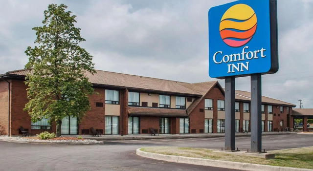 Кровать в общем номере Comfort Inn