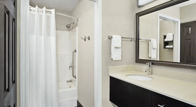Люкс Staybridge Suites South Springfield by IHG