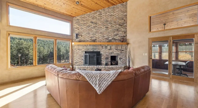 Peaceful Pines 5 BR Home with Hot Tub!, Buchen Sie Hotel Johnson Siding USA