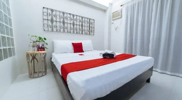 Двухместный номер Deluxe RedDoorz @ Ledesco Avenue Lapaz Iloilo