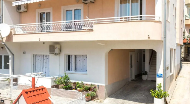 Apartments Klara, Забронировать Апартаменты/квартира Макарска Biokovo Nature Park, рядом с Пляж Цвитацка