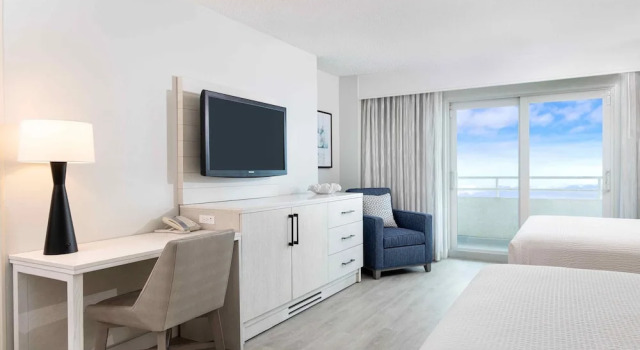 Четырёхместный номер Standard с балконом и oceanfront Ocean Place Resort & Spa