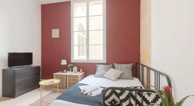 Nice Studio Close to the Great Monuments, Rezerwuj Hotel Bordeaux City-Centre 