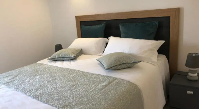 Трёхместный номер Comfort Auberge de lAbbaye Cruis