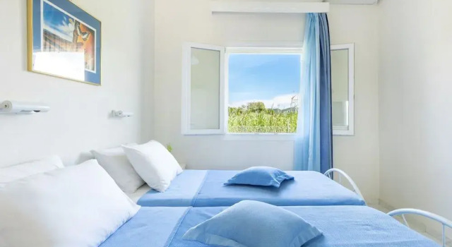 Amorossa Beachfront Village by Konnect, Забронировать Отель Отели периферии Ионических островов с парковкой, Парковка