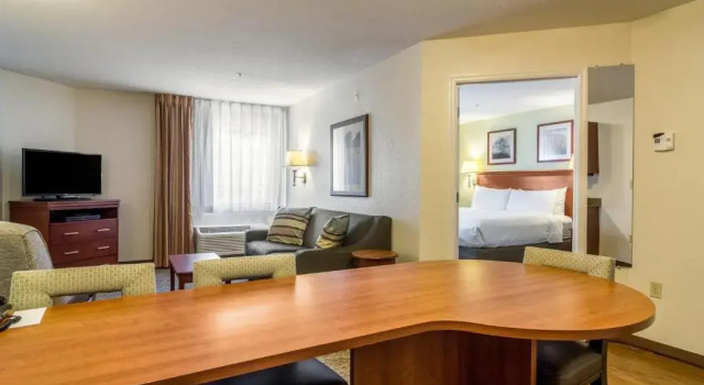 Люкс Candlewood Suites Jacksonville East Merril Road by IHG