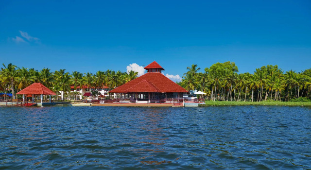 Estuary Sarovar Premiere , Poovar Island, Book Ferieresort Hoteller i New Delhi med pool, Swimmingpool